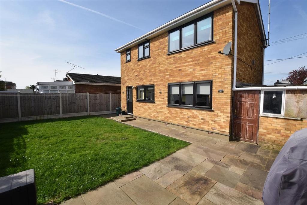 Maurice Road, Canvey Island SS8 3 bed house for sale £367,500