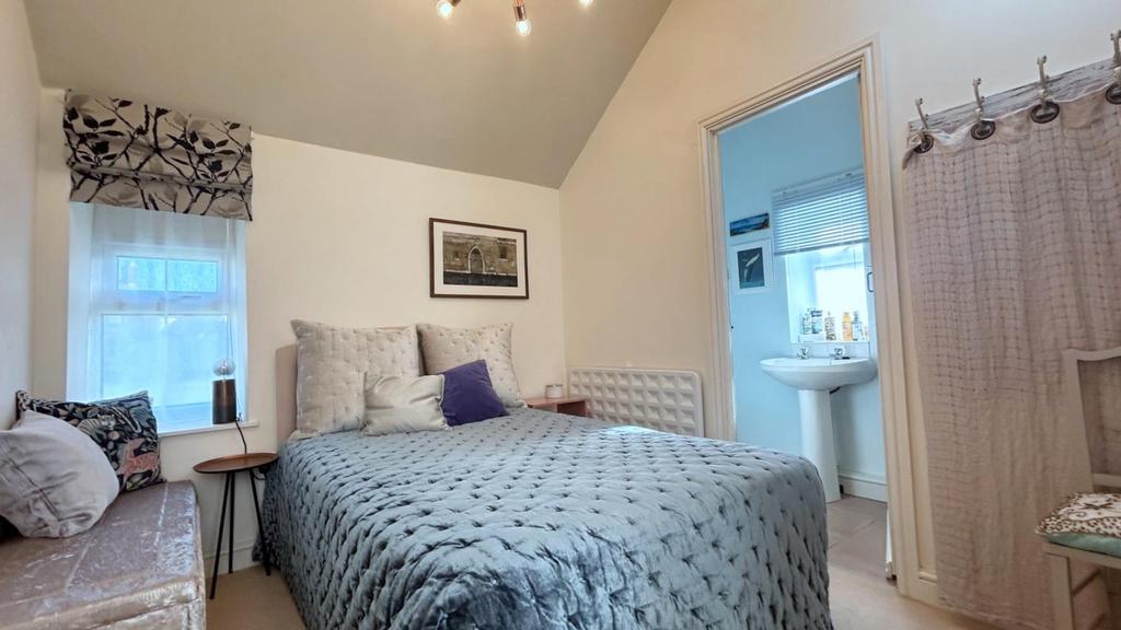 Bedroom 1.1.jpg