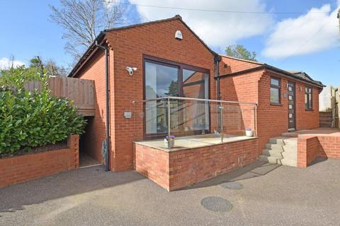 2 bedroom detached bungalow for sale - College Road, Cullompton