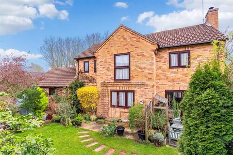 4 bedroom detached house for sale, Huntsmead, Northampton