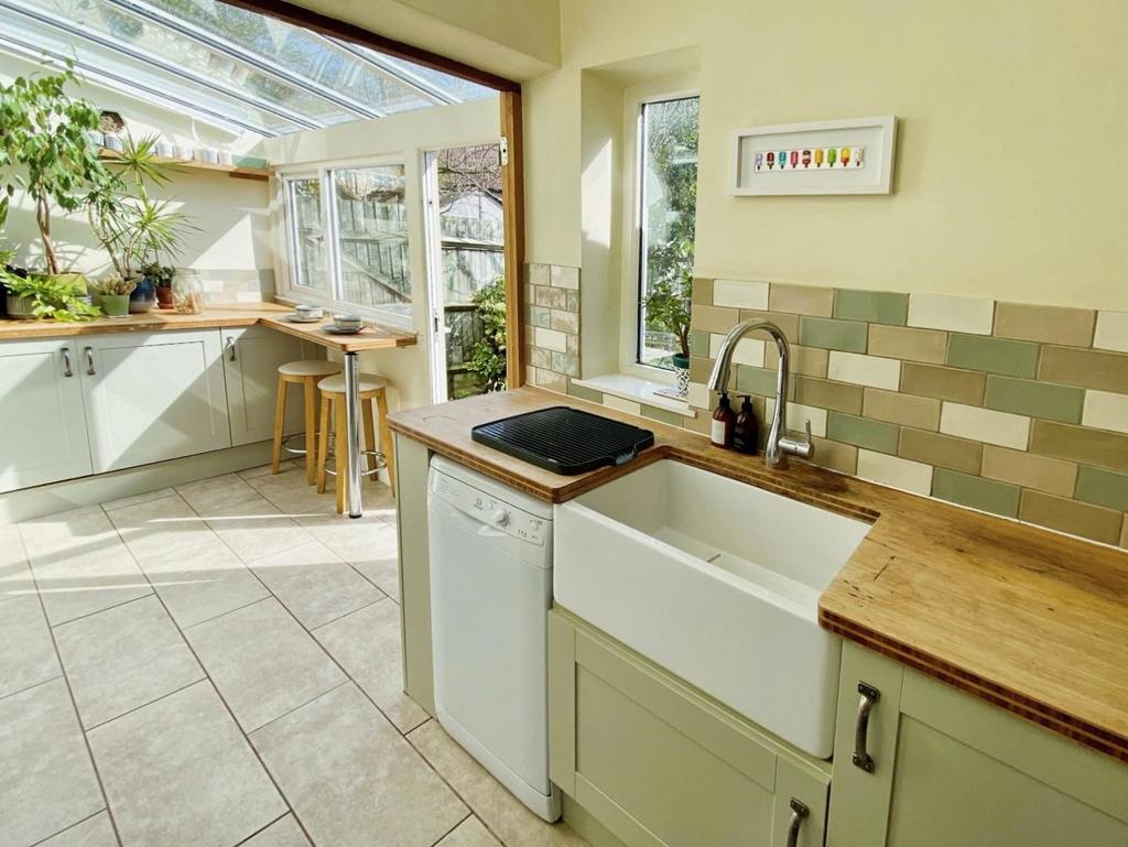 30154070-Summer 20 Room 20 Kitchen.jpg