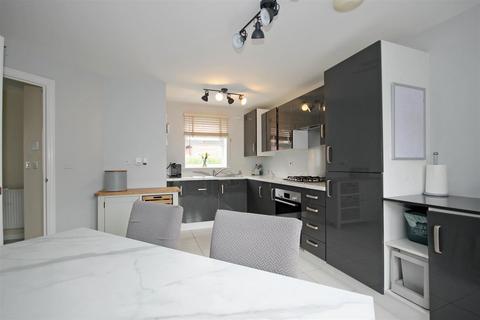 1 Great Field Drive, Warwick, CV34 6TN