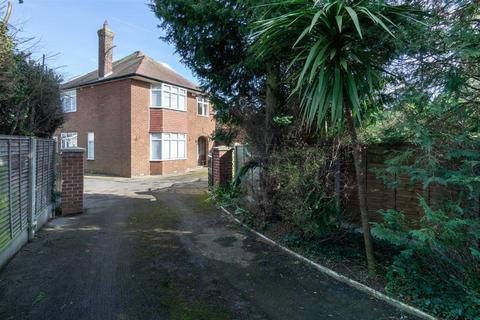 3 bedroom detached house for sale - Selby Road, Riccall