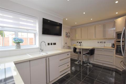 2 Bradgate Park, Kingswood, Hull, HU7 3JA
