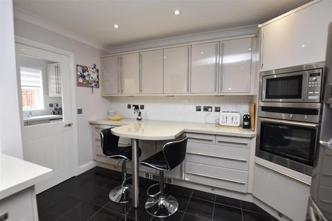 2 Bradgate Park, Kingswood, Hull, HU7 3JA
