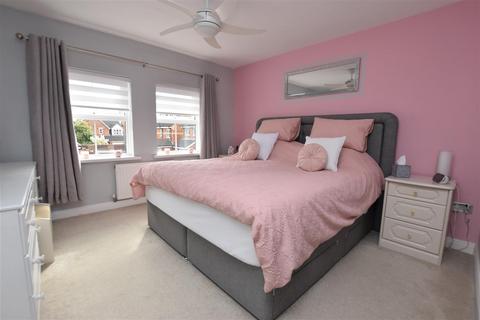 2 Bradgate Park, Kingswood, Hull, HU7 3JA