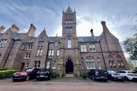 3 bedroom apartment for sale, Ye Priory Court, Woolton, Liverpool
