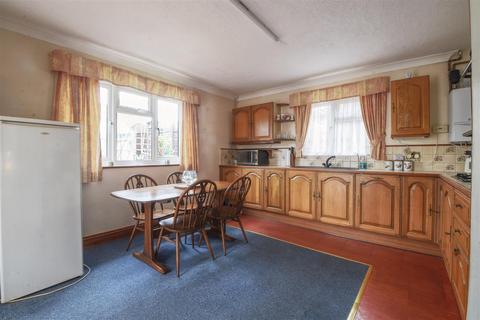 2 bedroom detached bungalow for sale - Turkey Road, Bexhill-On-Sea