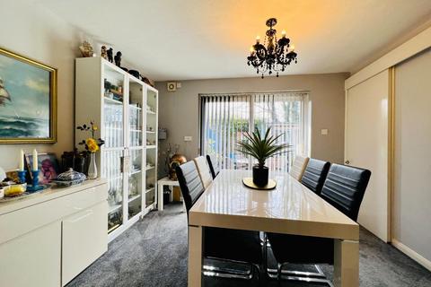 14 Gainsborough Close, Folkestone, CT19 5NB