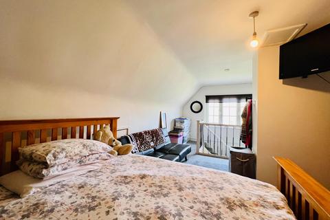 14 Gainsborough Close, Folkestone, CT19 5NB
