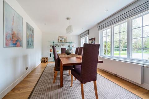 Plovers Totteridge Green, London, N20 8PH