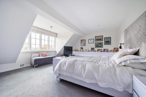 Plovers Totteridge Green, London, N20 8PH