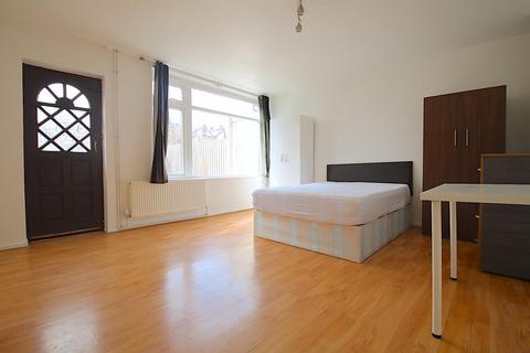 4 bedroom flat to rent - Cottage Street, London E14
