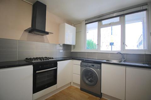 4 bedroom flat to rent, Cottage Street, London E14