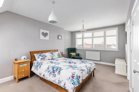 4 bedroom terraced house for sale, Consfield Avenue, Motspur Park KT3