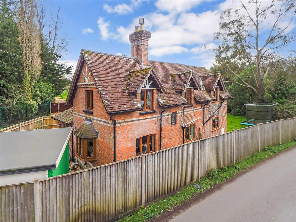 Bartley Road, Woodlands, Hampshire 4 bed cottage for sale £780,000