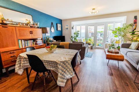 58 Cantley Road, Great Denham, Bedford, MK40 4RX