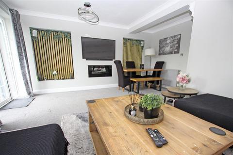 3 bedroom mews for sale - Calmore Close, Bournemouth