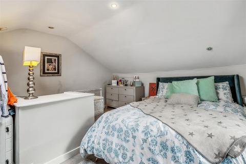 2 bedroom flat for sale, Killarney Road, London