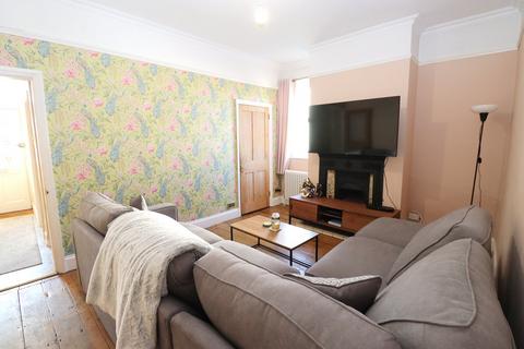 3 bedroom end of terrace house for sale, Reading Road, Farnborough GU14