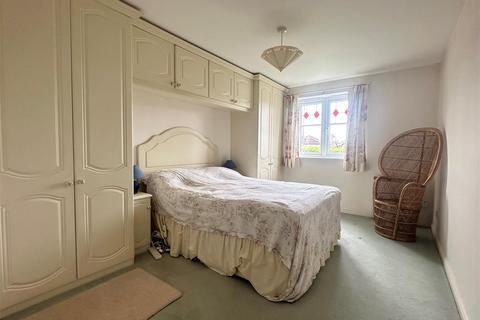2 bedroom flat for sale - Saddlers Close, Huntington