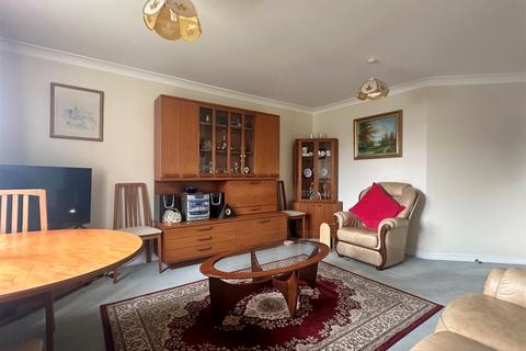 2 bedroom flat for sale, Saddlers Close, Huntington