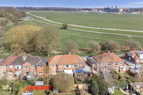 9 Bracken Road, York, YO24 1JT