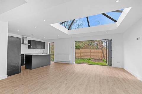 9 Bracken Road, York, YO24 1JT