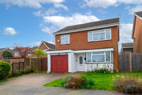 3 bedroom detached house for sale - Beaumonts, Redhill