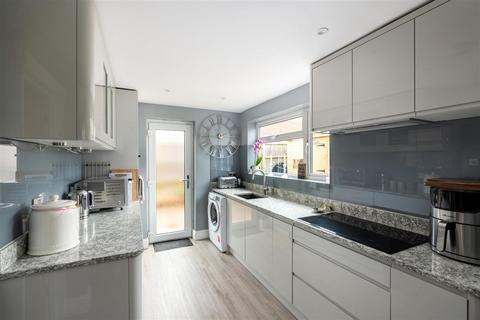 3 bedroom detached house for sale, Beaumonts, Redhill