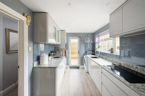 3 bedroom detached house for sale, Beaumonts, Redhill
