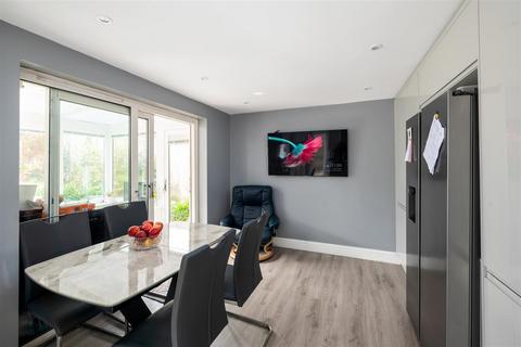 3 bedroom detached house for sale, Beaumonts, Redhill