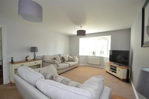 4 bedroom detached house for sale - Haine Close, Horley