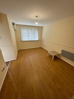 1 bedroom flat to rent, Chaffinch Close, London N9