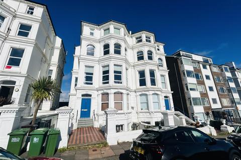 3 bedroom apartment for sale - Highcliff Court, 7 South Cliff, Eastbourne BN20