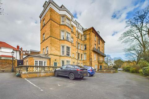 2 bedroom flat for sale - The Crescent, Scarborough YO11