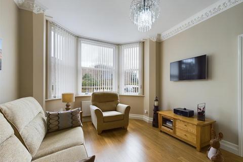2 bedroom flat for sale - The Crescent, Scarborough YO11