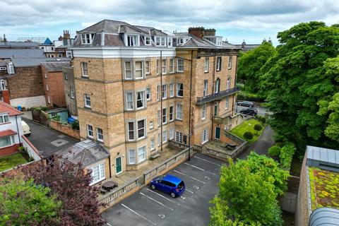 2 bedroom flat for sale, The Crescent, Scarborough YO11