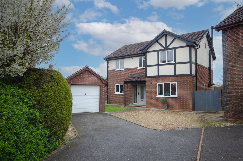Mere Bank, Davenham, Northwich, CW9 4 bed detached house for sale £