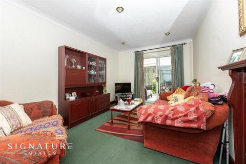 3 bedroom terraced house for sale, Farmers Close, Watford