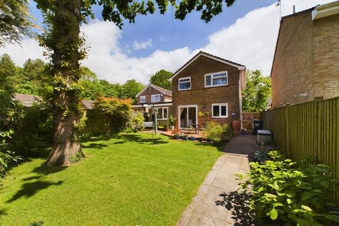 3 bedroom detached house for sale, Burgh Close, Crawley RH10