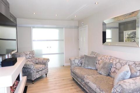 29 Ferndale Close, Oldham, OL4 5NL