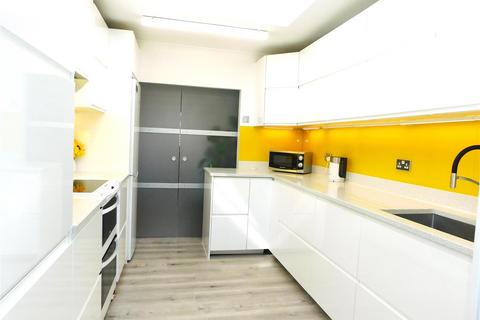 29 Ferndale Close, Oldham, OL4 5NL