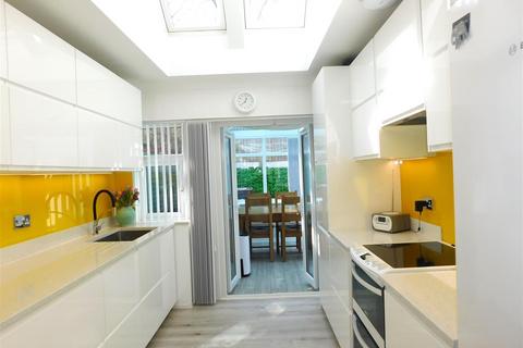 29 Ferndale Close, Oldham, OL4 5NL
