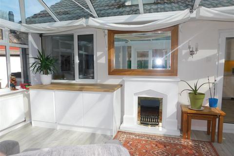 29 Ferndale Close, Oldham, OL4 5NL