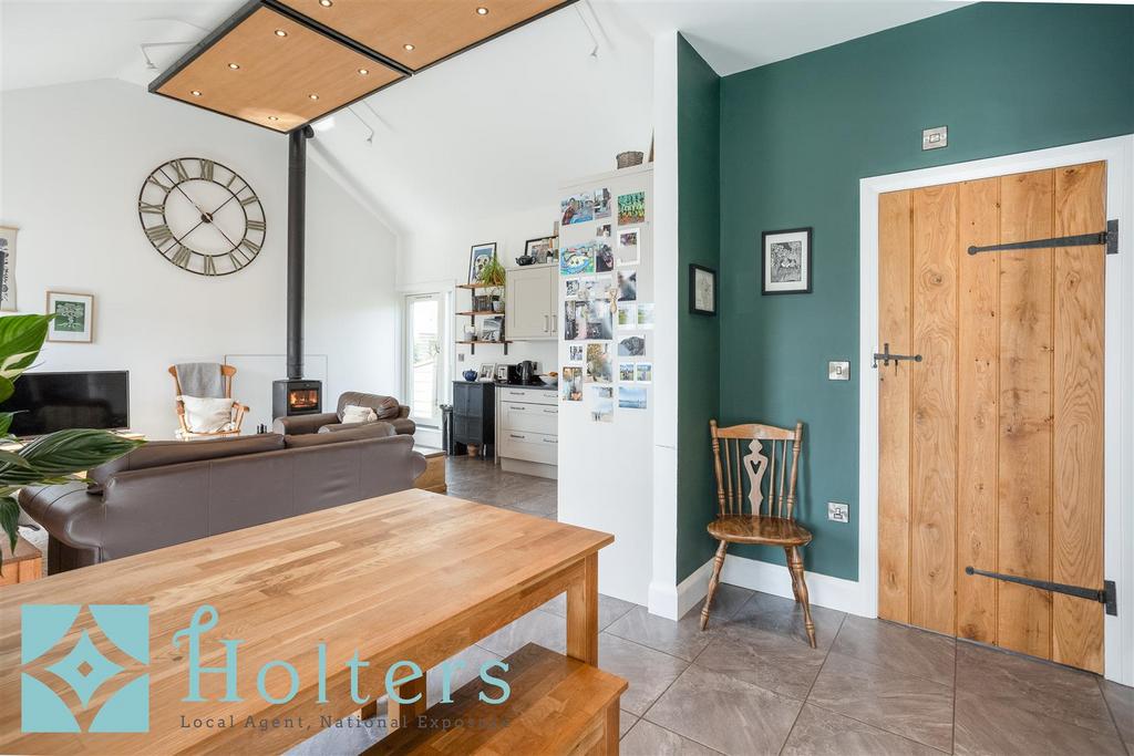 2 Hollly Hurst Interior-19.jpg