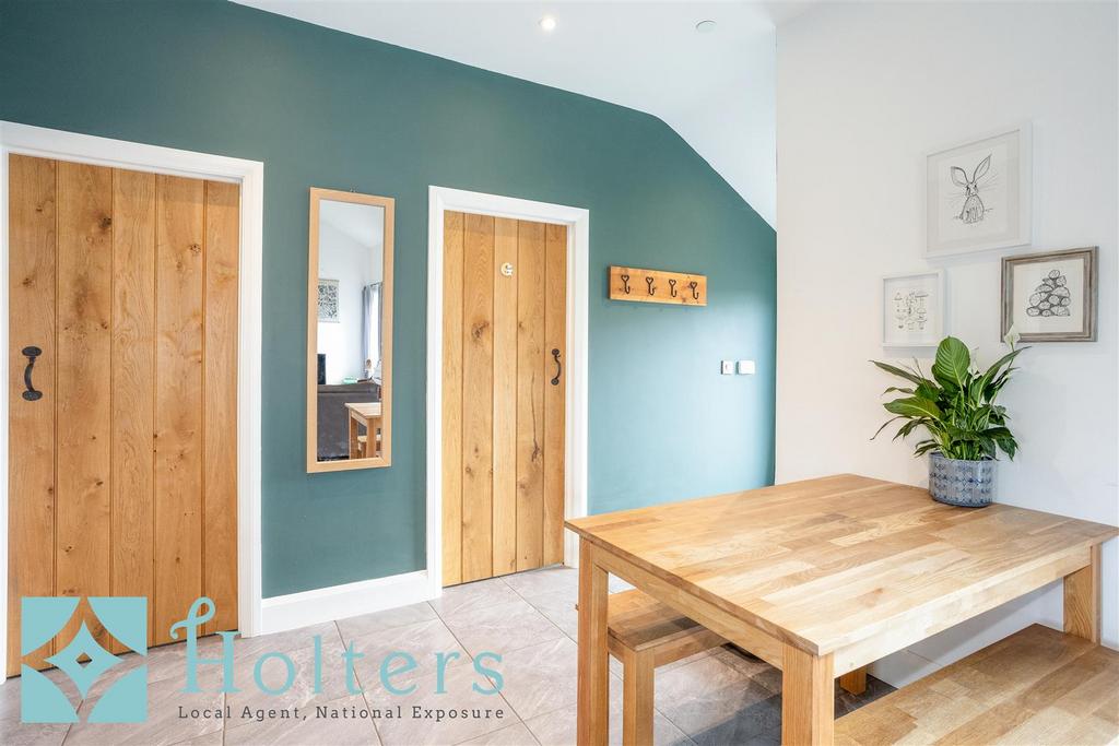 2 Hollly Hurst Interior-13.jpg