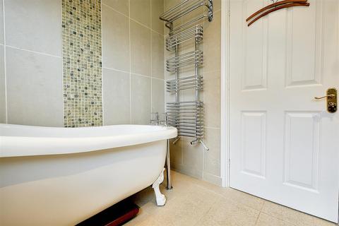 2 Abbotsbury Close, Nottingham, NG5 5AL