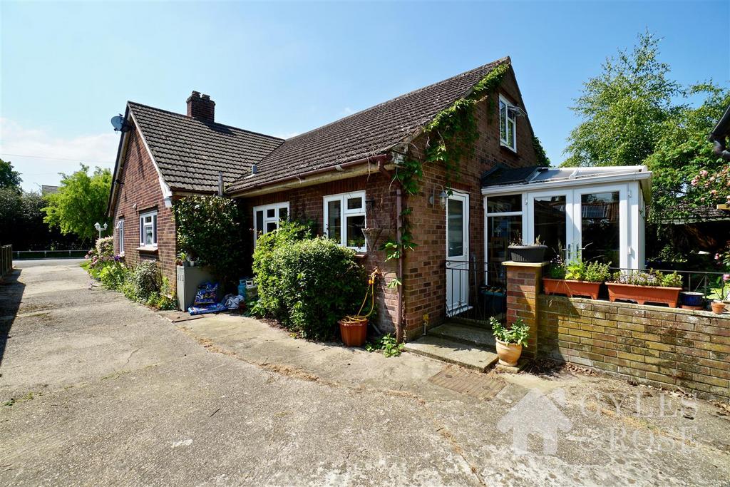 School Road, Langham 4 bed detached bungalow for sale £500,000