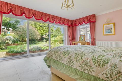 4 bedroom detached house for sale, Wharncliffe Road, Highcliffe, Christchurch, BH23